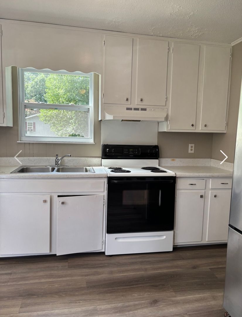 935 East Ave – photo 2