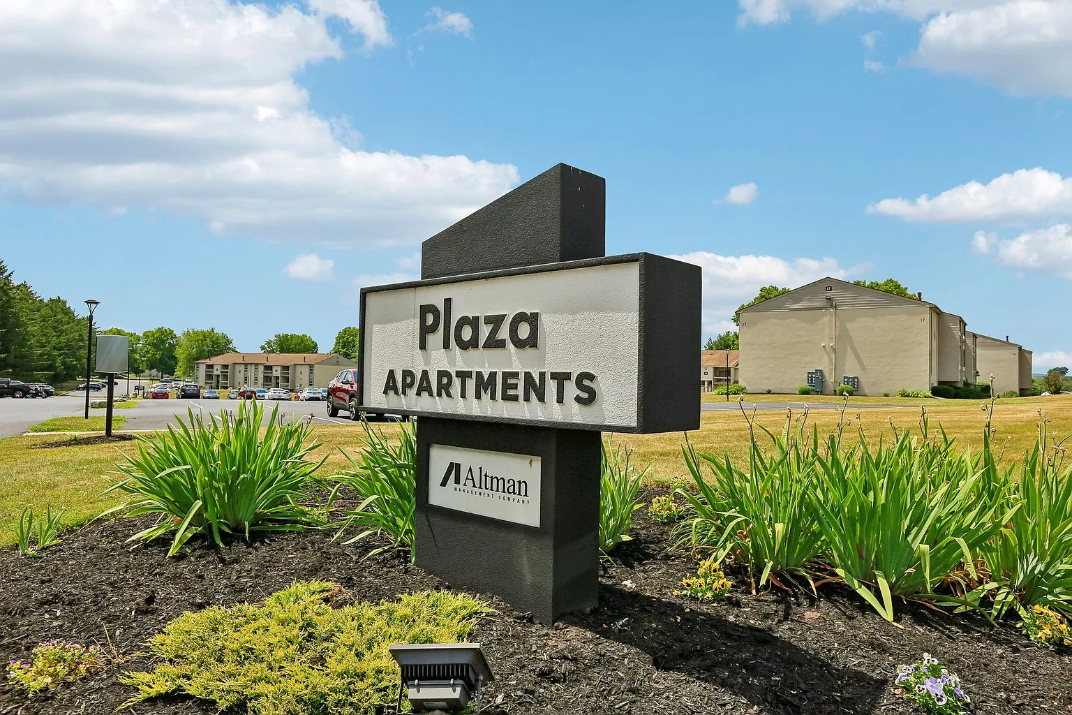 Plaza I Apartments – photo 2