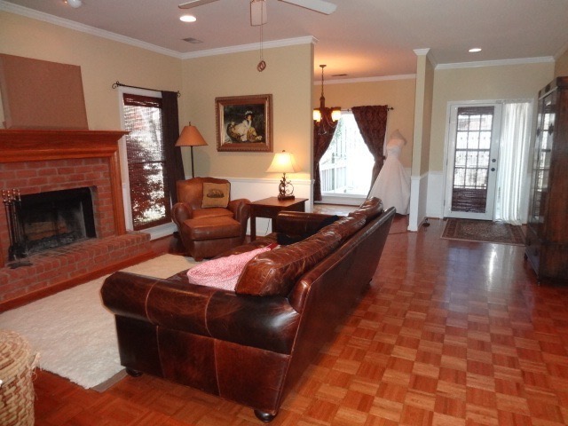 713 Rockford Cir – photo 2