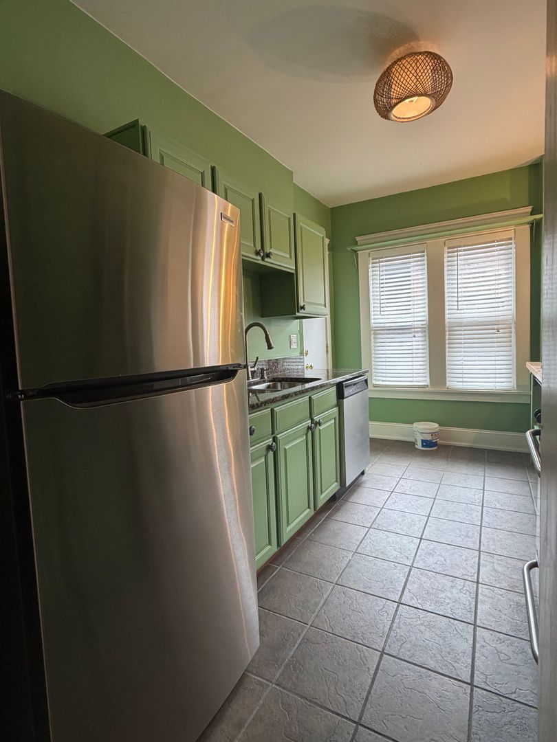 2476 Derbyshire Rd unit 6 – photo 5