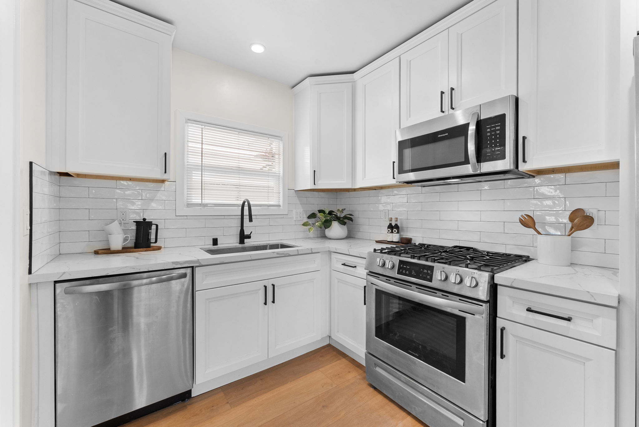 2556 B St – photo 2