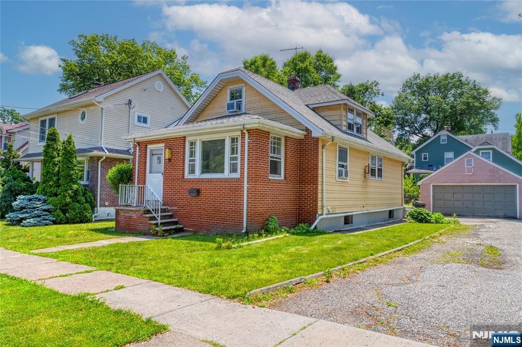 824 Linden Ave – photo 2