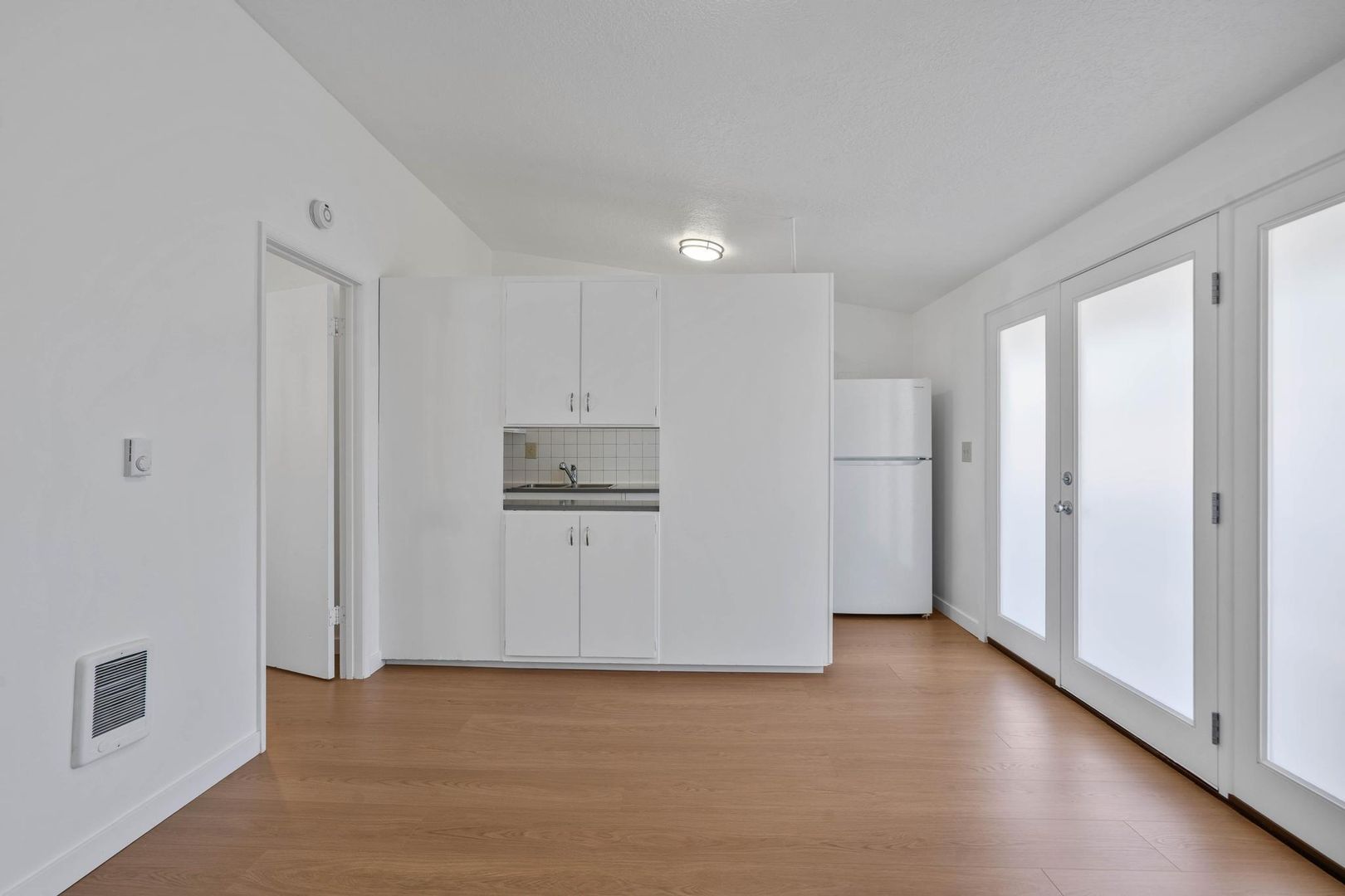 460 N Broadway St unit 472 – photo 5