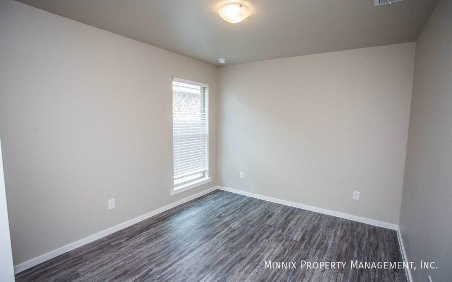 2102 Langford Ave – photo 5