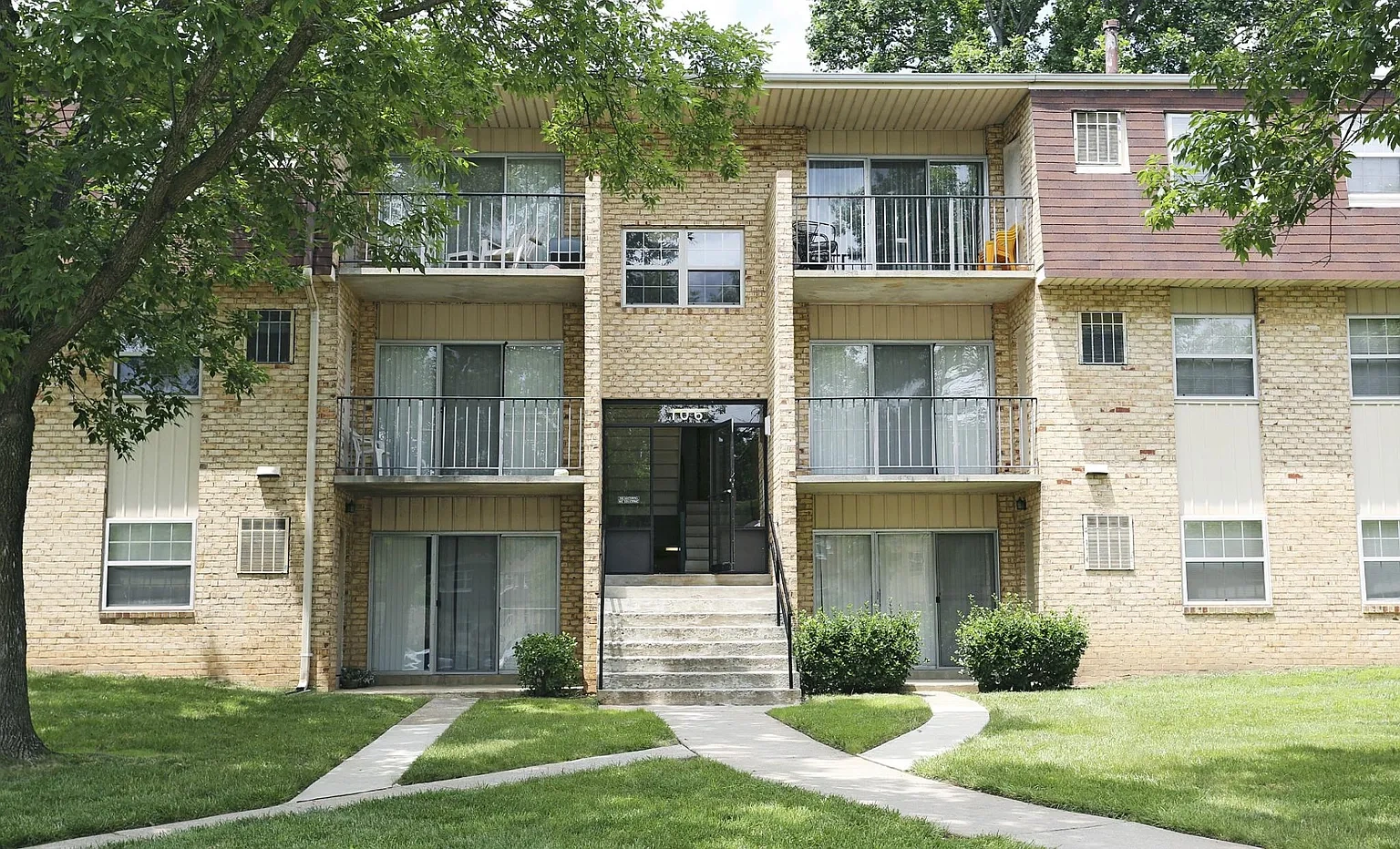 Village of Pine Run Apartments & Townhomes* – photo 3