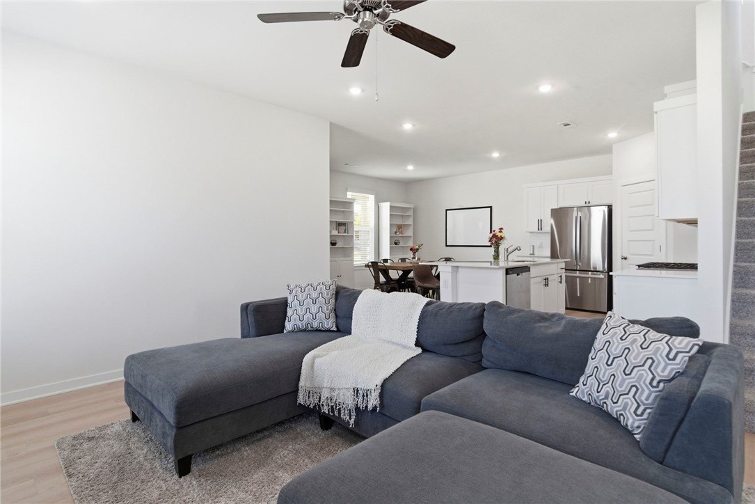 233 S Harrogate Ln – photo 2