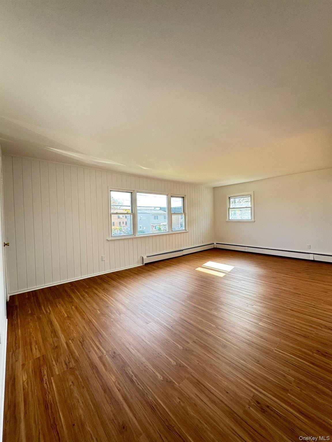131 Roslyn Rd #1ST – photo 2