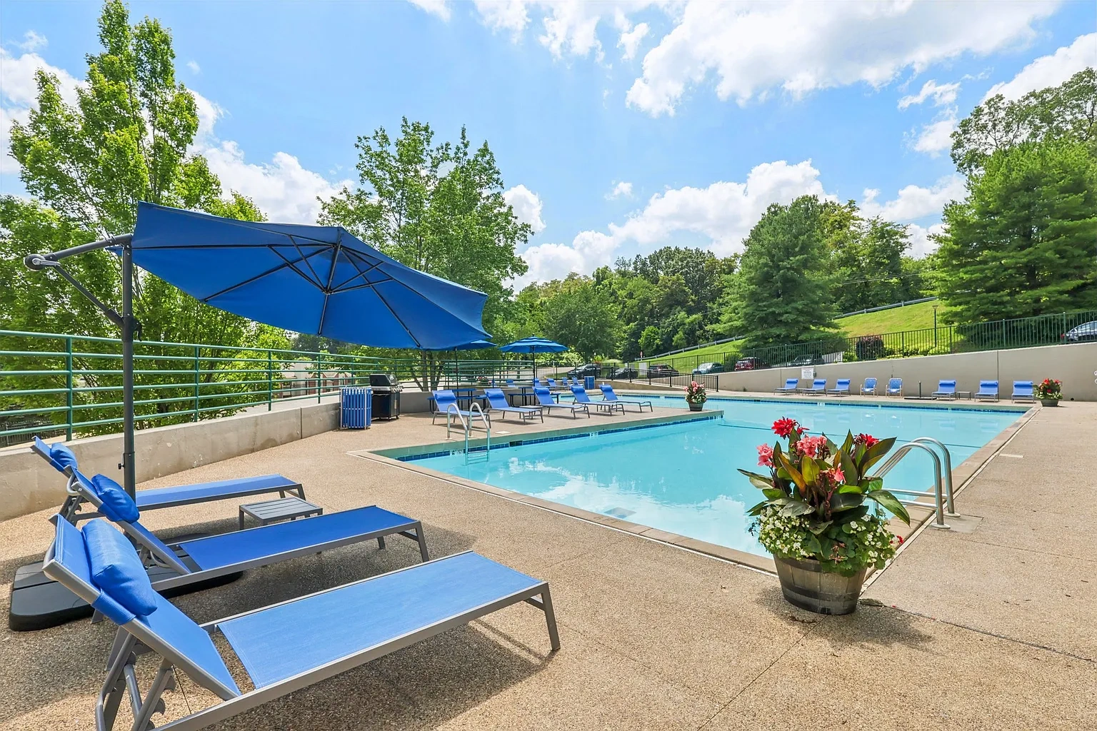 Monroeville Apartments at Belmont Ridge – photo 3
