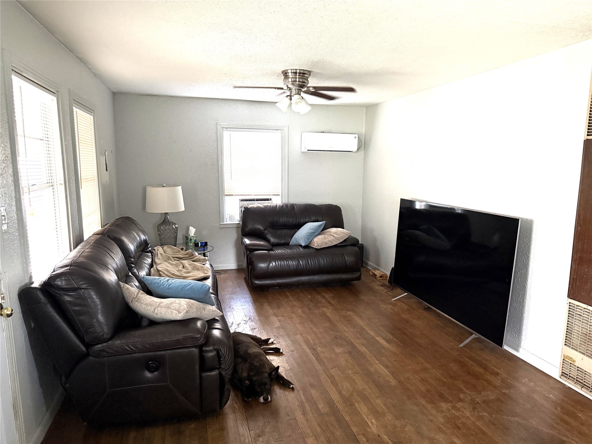 621 S Commerce St – photo 2