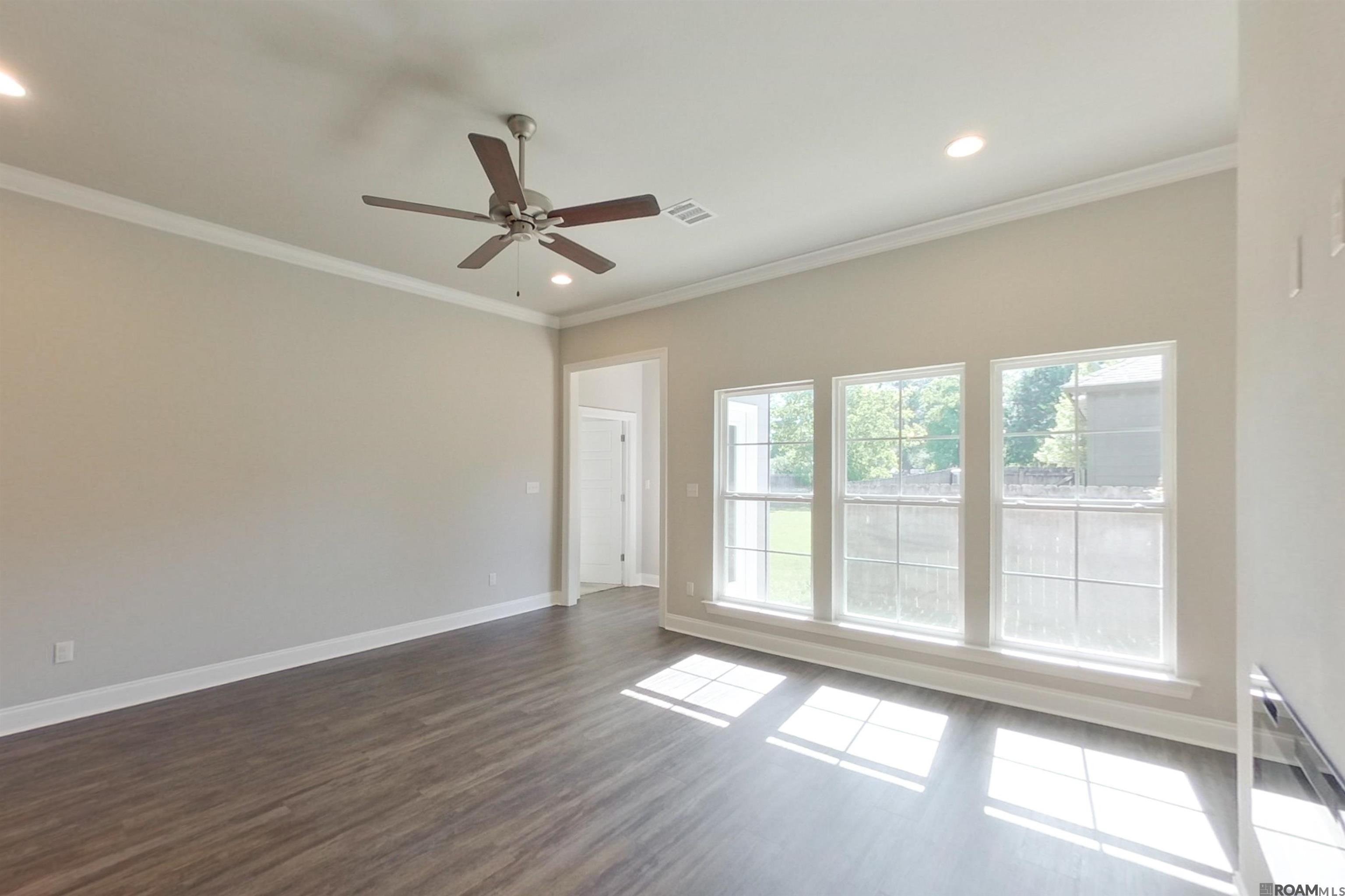 6405 Roux Dr – photo 2