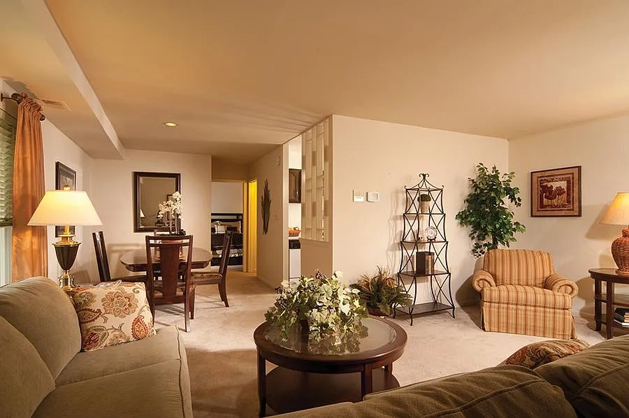 Queen's Purchase Apartments – photo 2