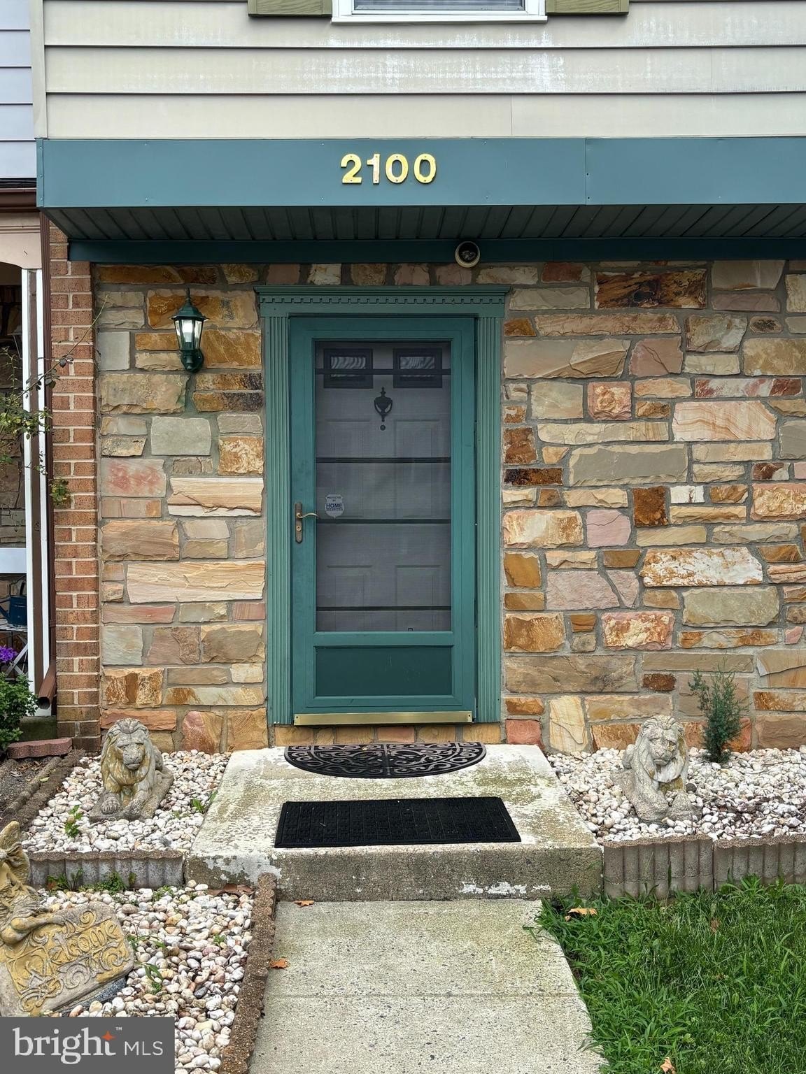 2100 Mager Dr – photo 1