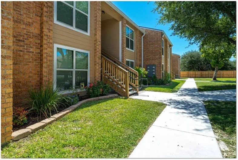 200 S Ave A – photo 2