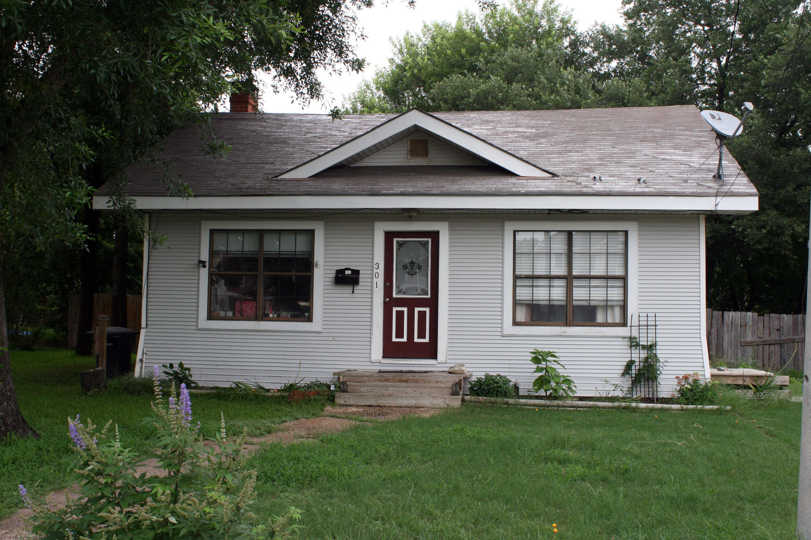 301 Highlands St – photo 1