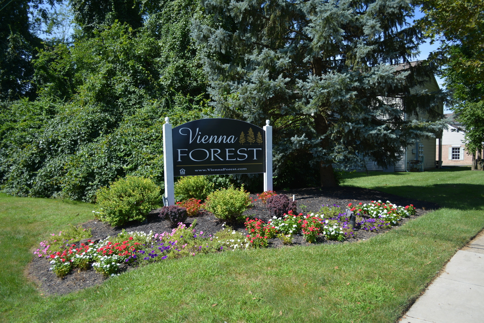 496 Bavarian Dr – photo 1