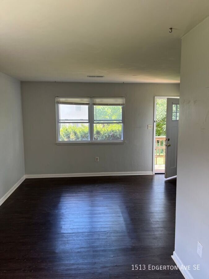 1513 Edgerton Ave SE – photo 5