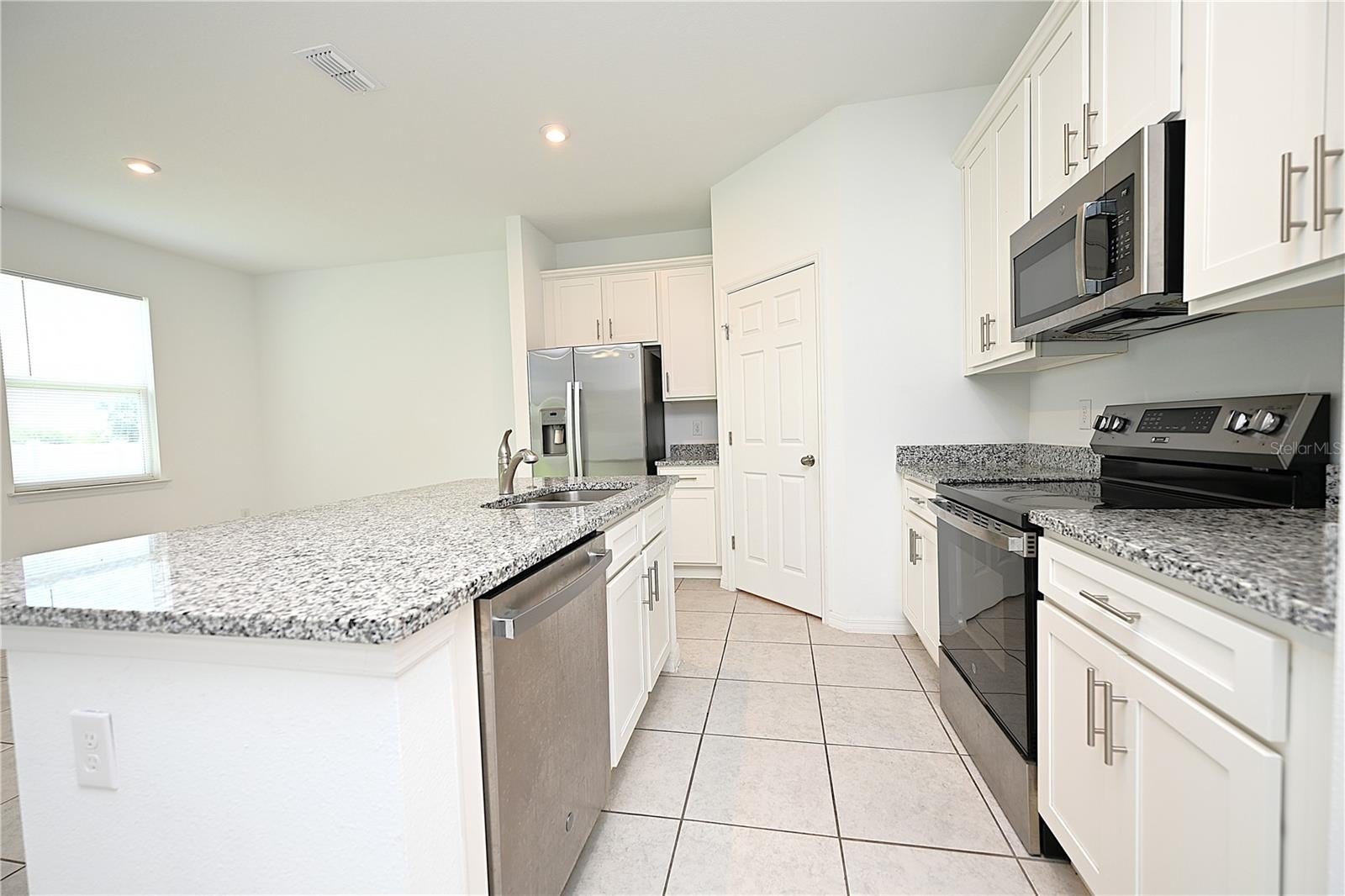 685 Crown Rose Dr – photo 5