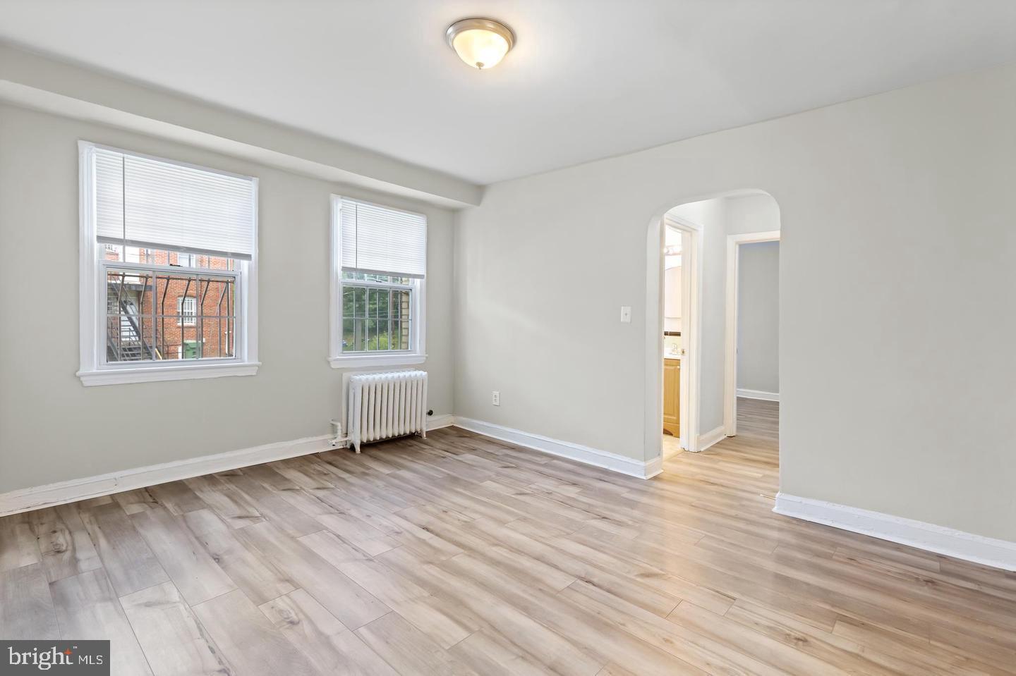 215 Oakwood St SE – photo 1