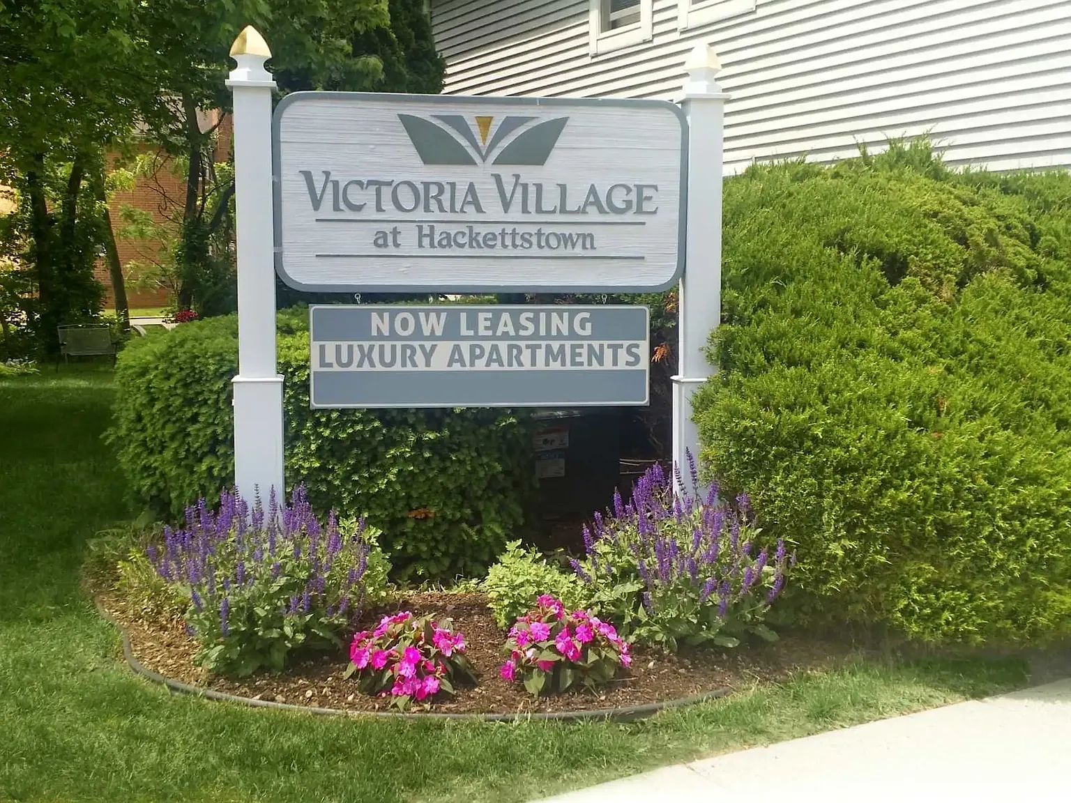 Victoria Village Apartments – photo 2