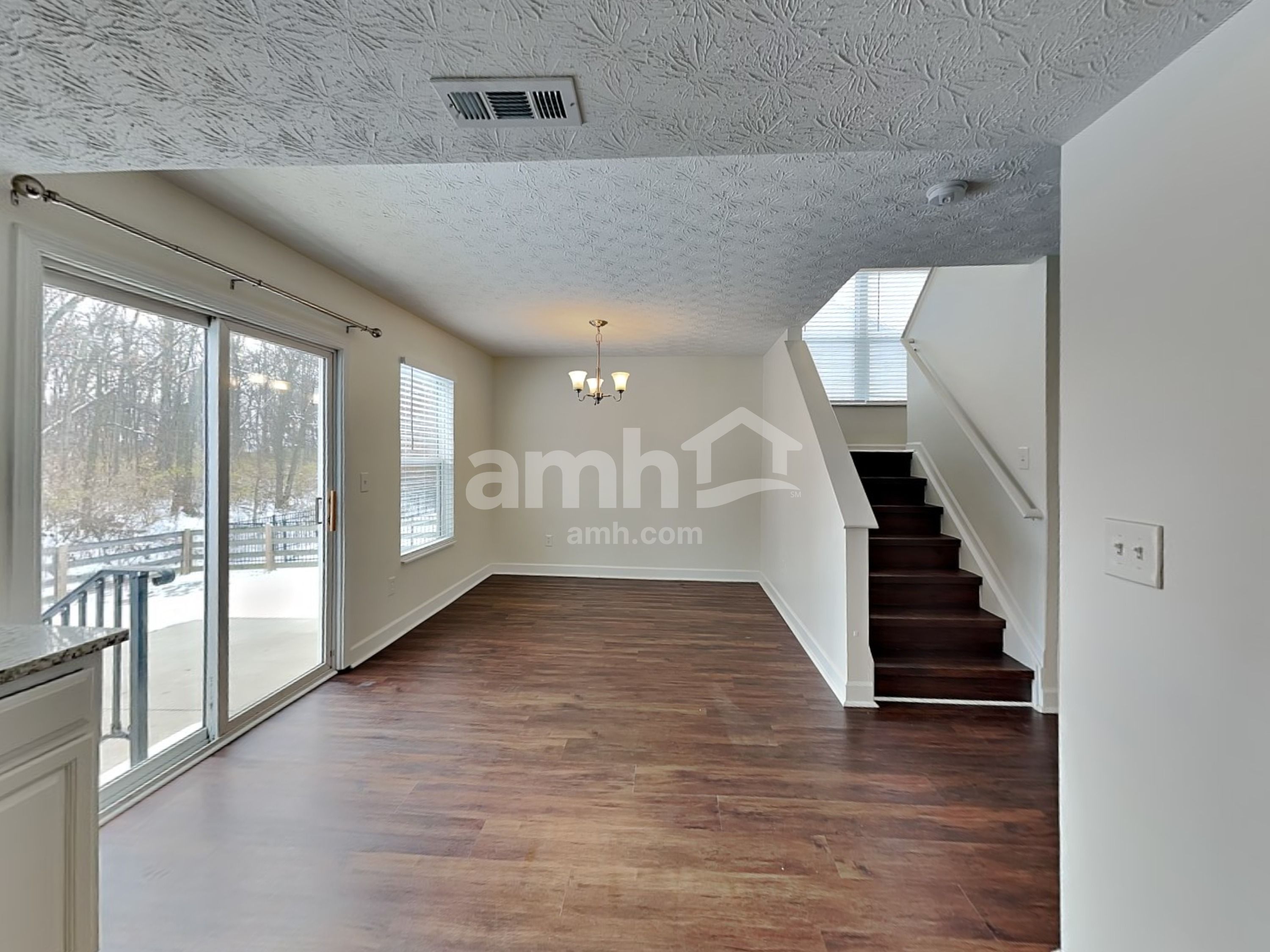 568 Princeton St – photo 5