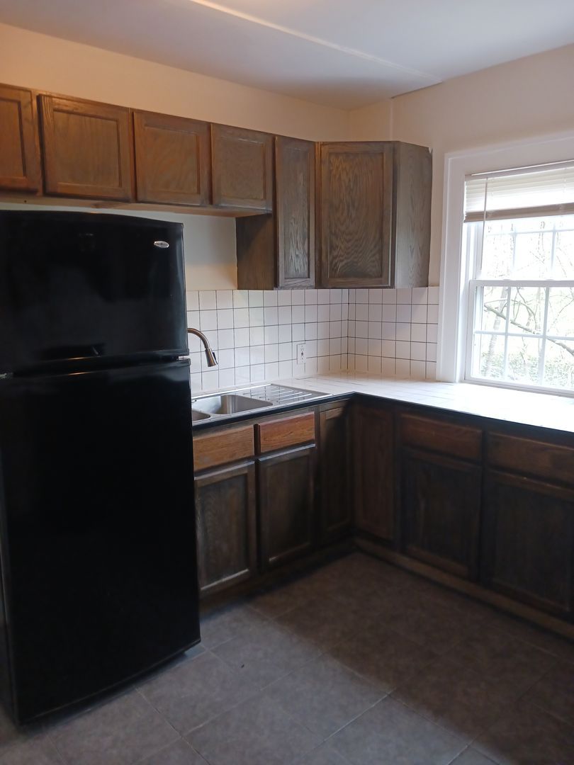171 Upland Ave unit 171 2nd floor – photo 5