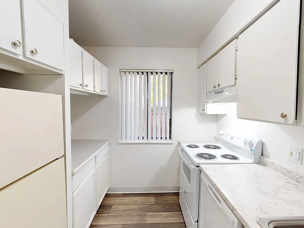 Meadow Lark Apartments – photo 3
