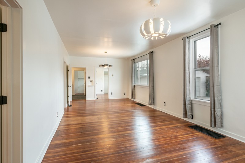 756 Glendale St W – photo 3