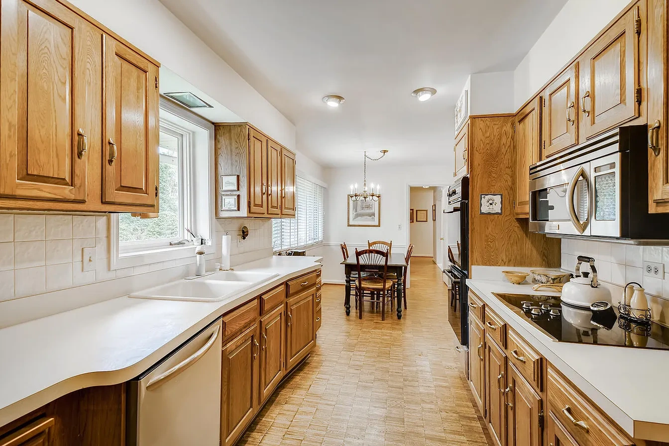 107 E Farnham Ln – photo 4