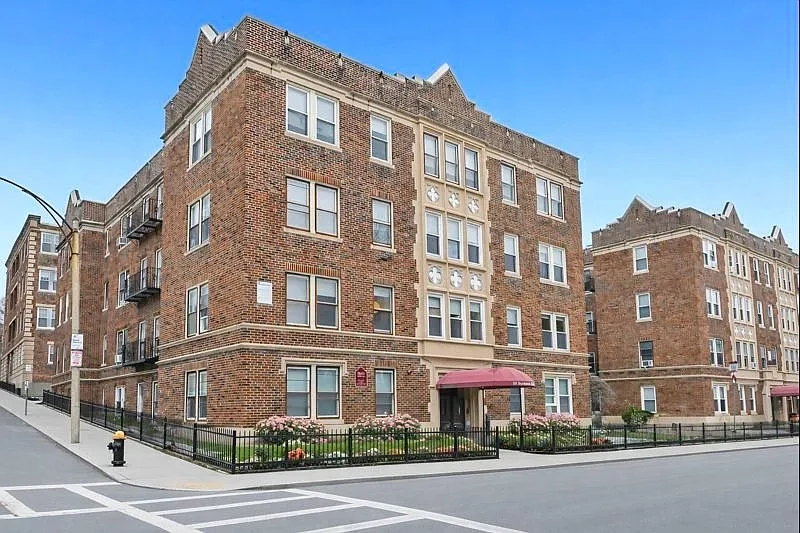 85 Strathmore – photo 3