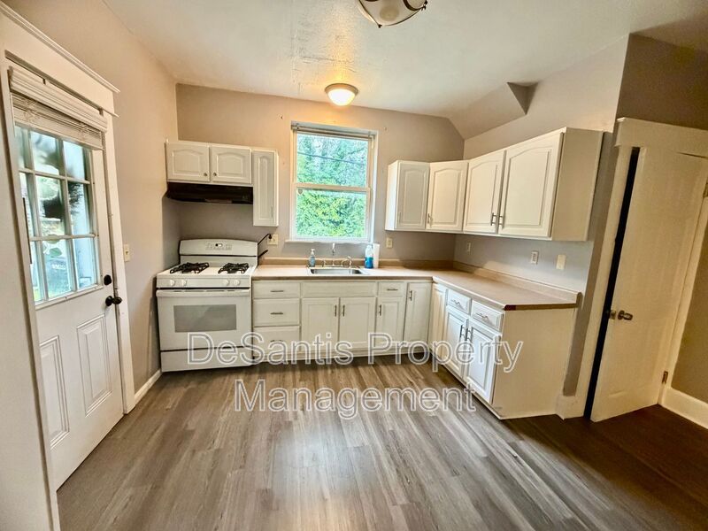 1133 Wade St – photo 3