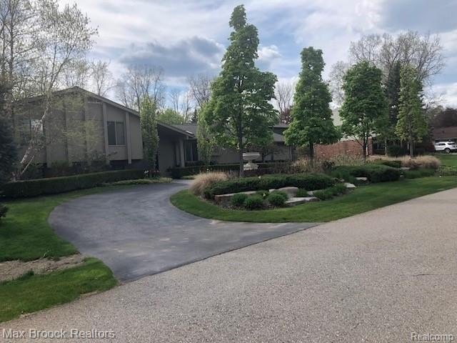 2880 Birchena Crescent – photo 1