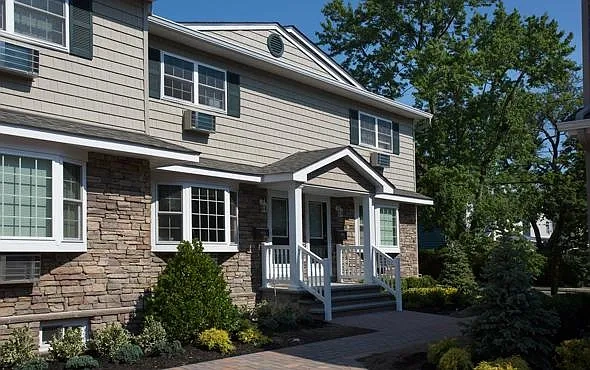 Fairfield Townhouses at Babylon Village – photo 3