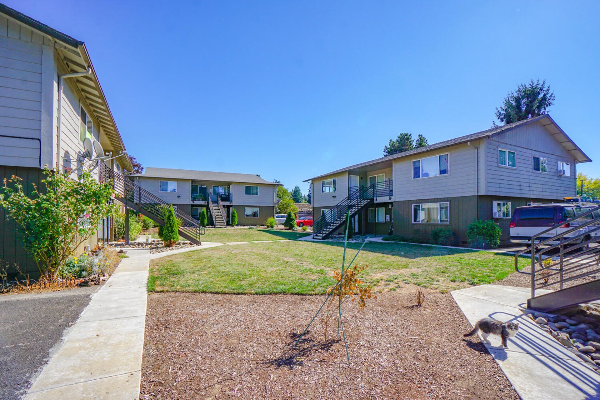 Broadway Apartments – photo 1