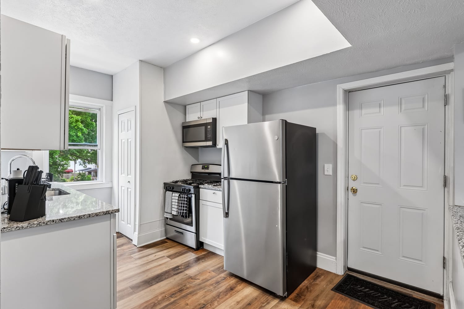 10703 Lee Ave unit 8 – photo 4