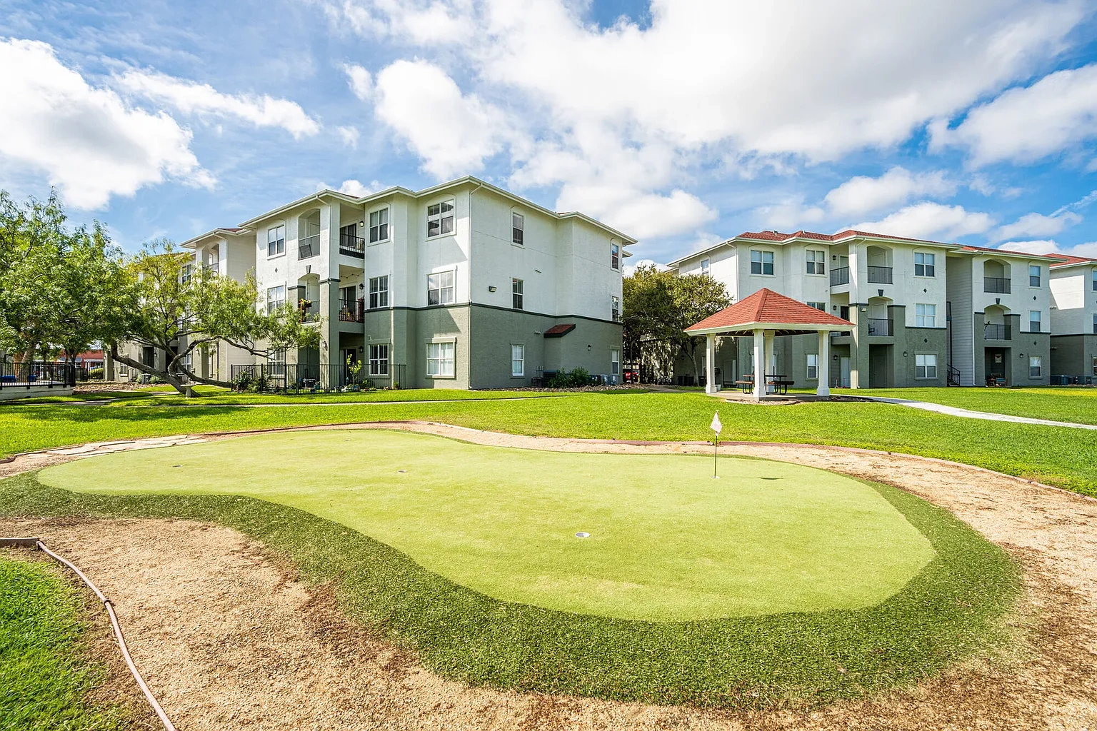 Baypoint Apartments – photo 2
