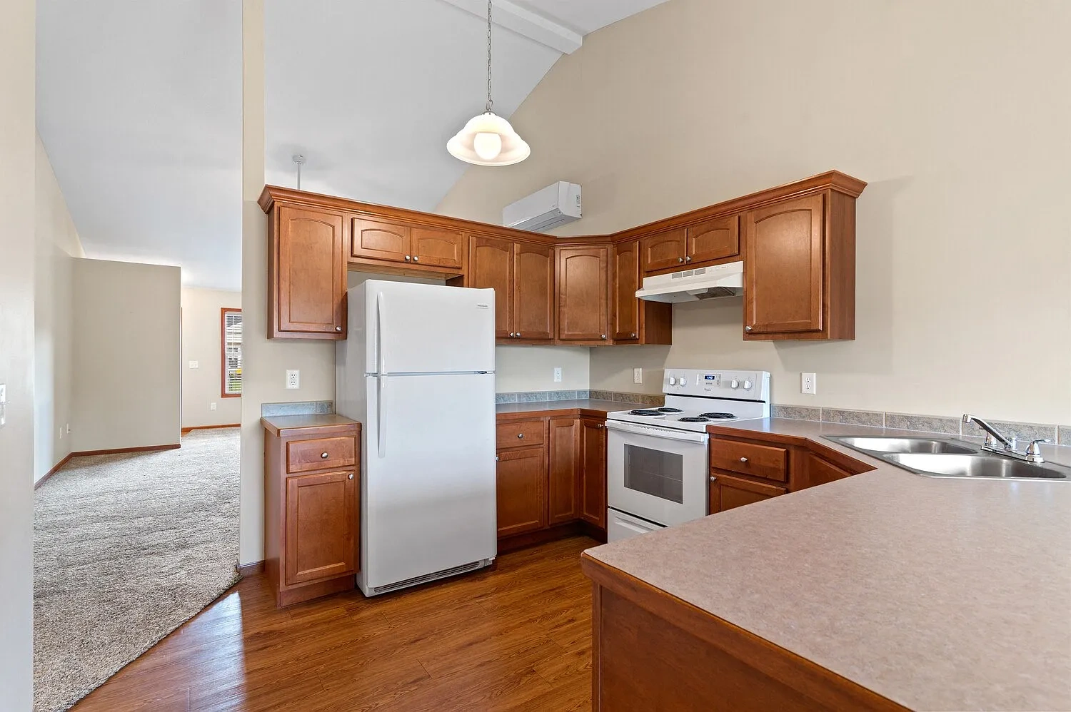 Perry Creek Townhomes - Midland, MI – photo 3