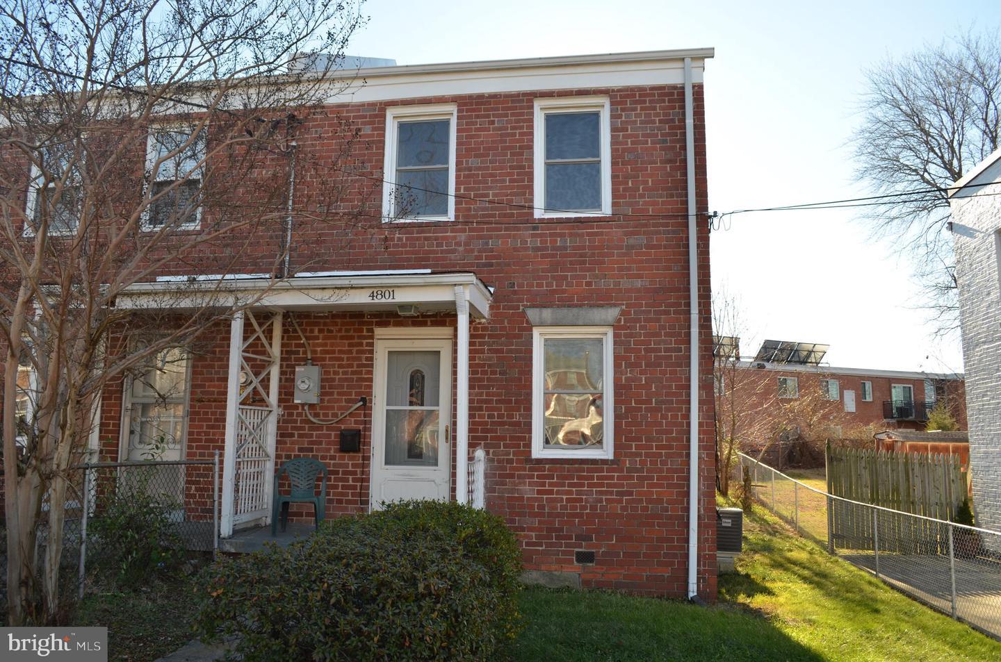 4801 Bass Pl SE – photo 1