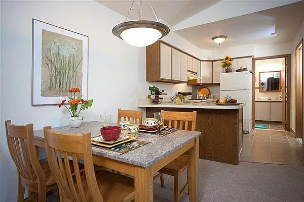 Hampton Apartments & Townhomes – photo 2