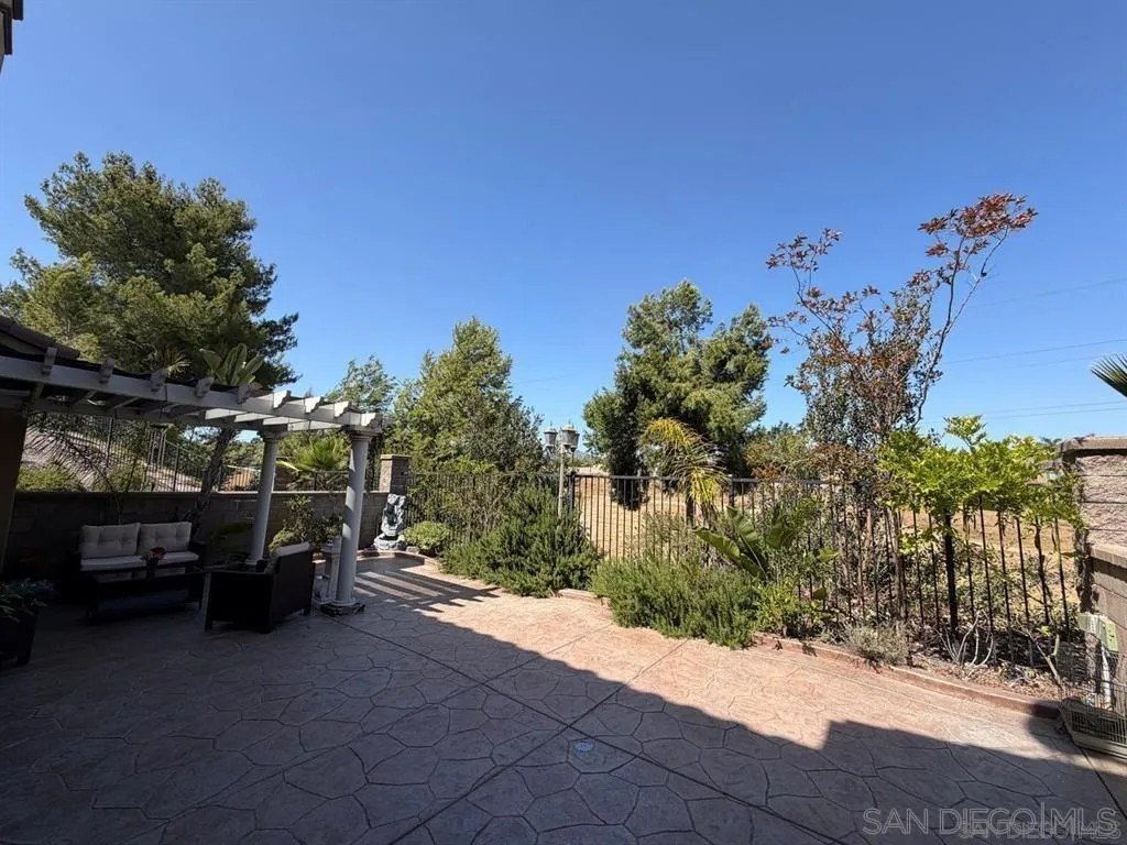 2297 Treetop Ln – photo 5