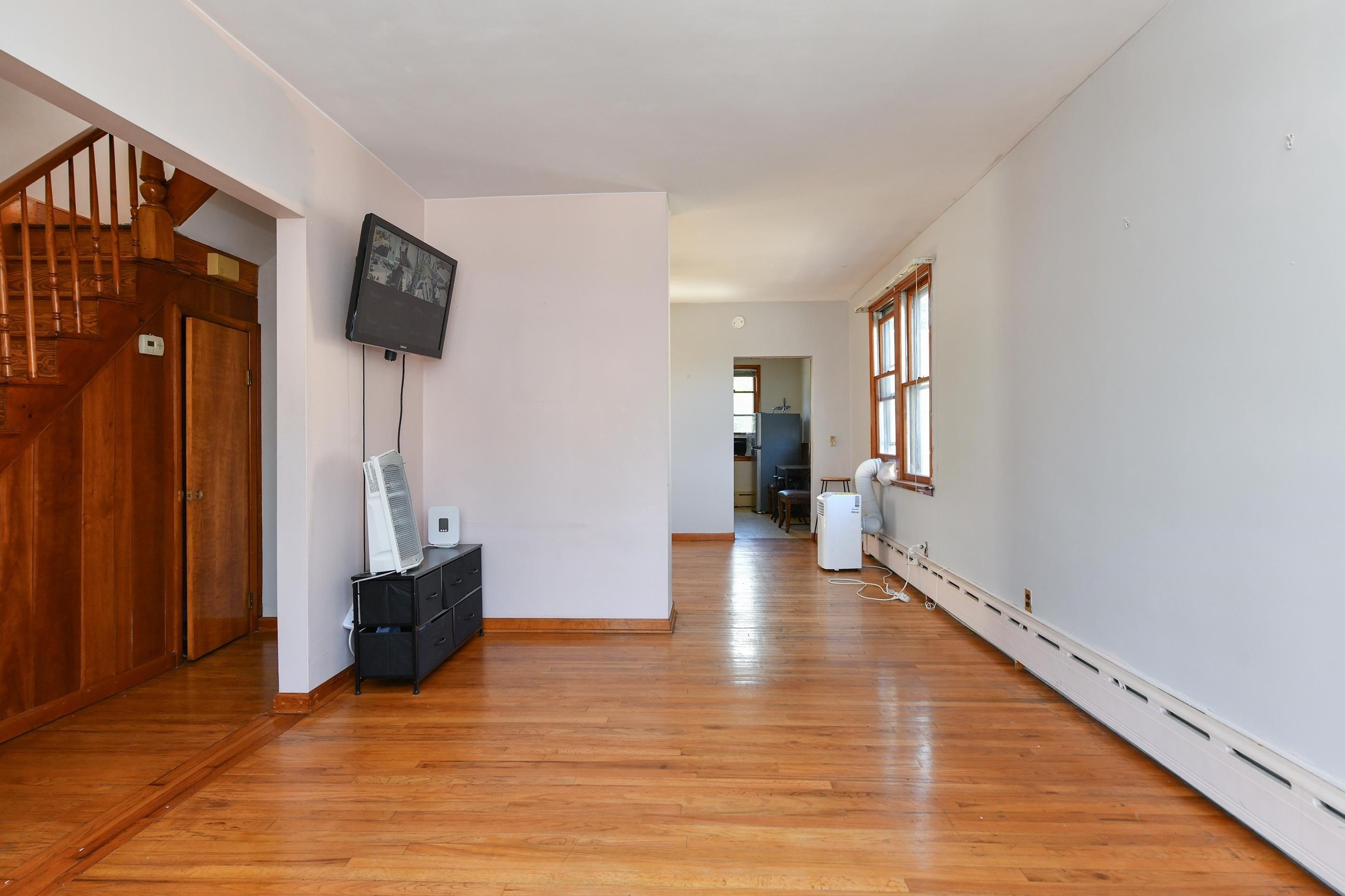 241 Maple St – photo 4
