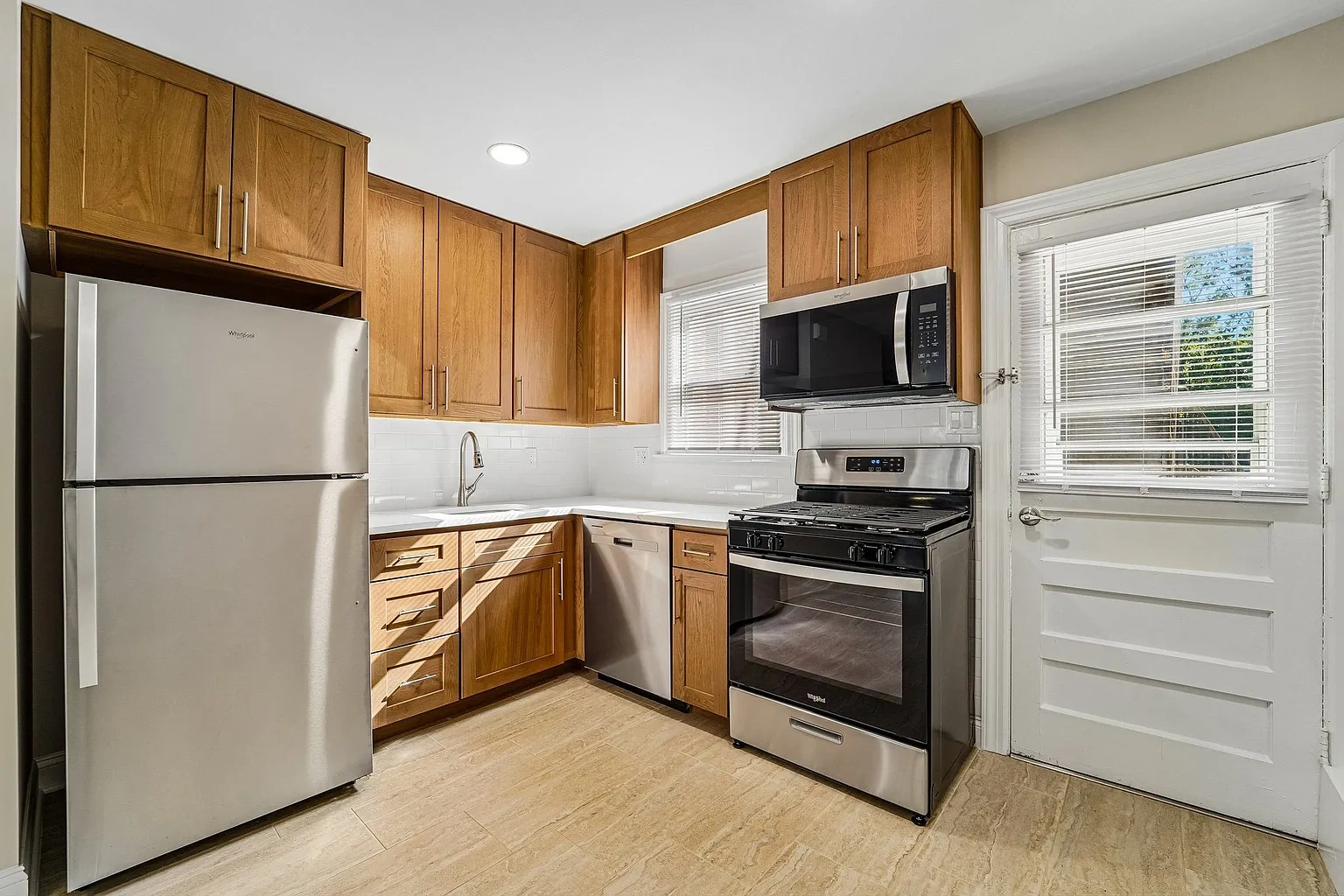 Sherwood Court Apartments – photo 2