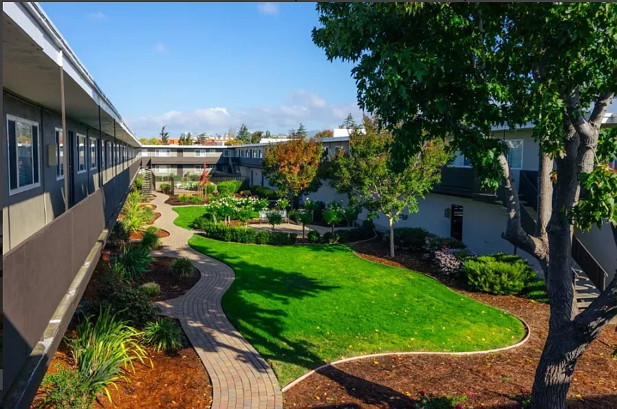 Garden Court Apartments – photo 3