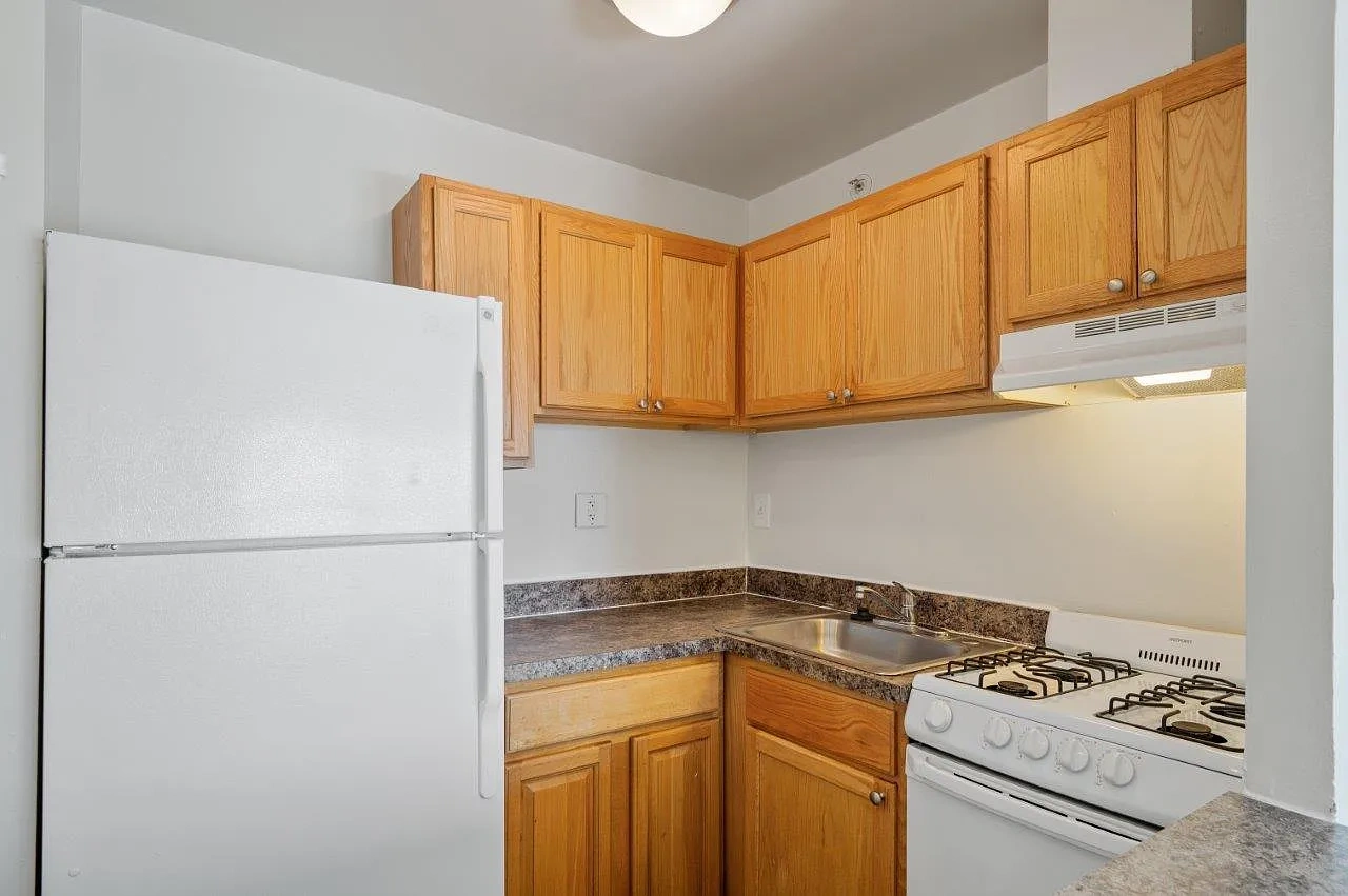 Cedar Gardens and Towers Apartments and Townhomes – photo 4