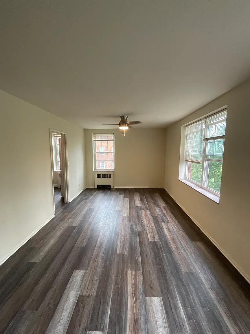 Country Club Apartments – photo 4
