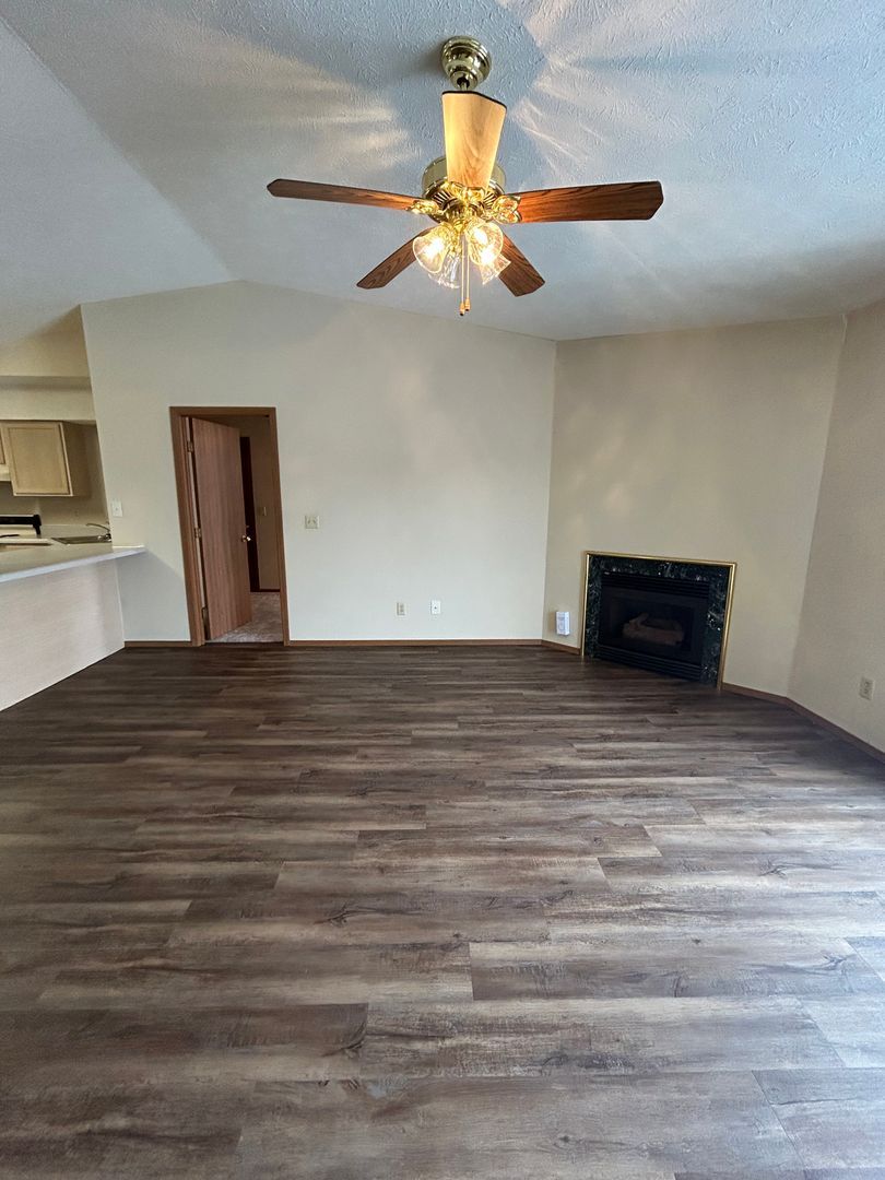 2001 S Morris Ave unit 01 – photo 4