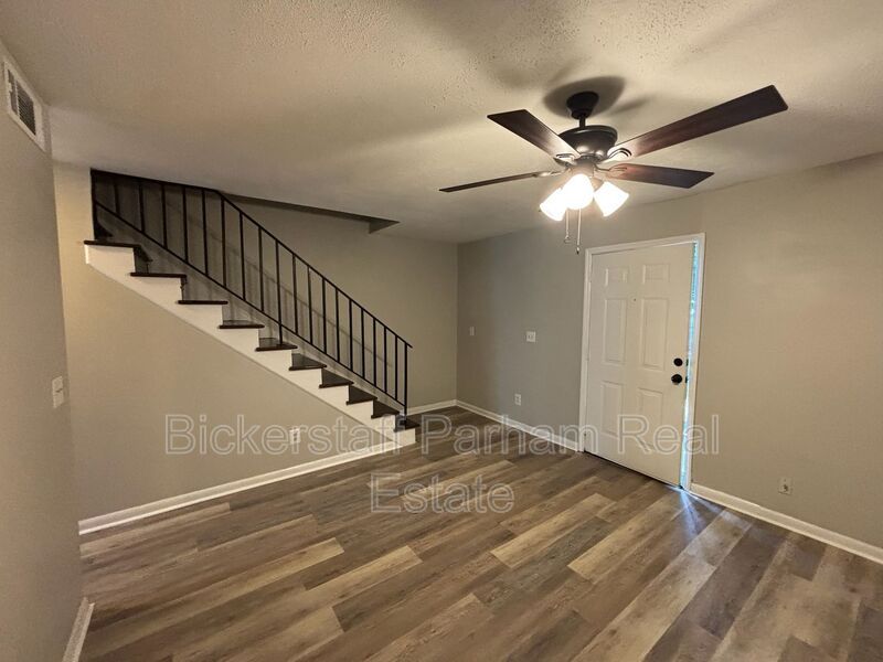 1263 Cedar Ave unit 4 – photo 4