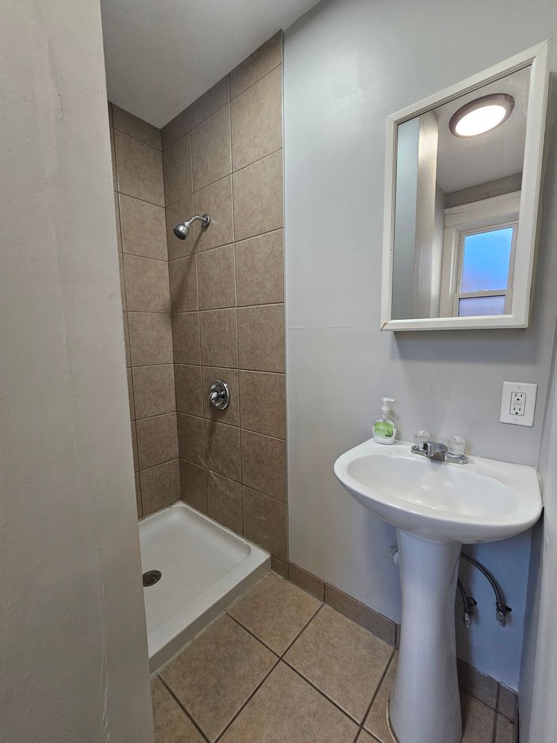 12022 Mayfield Rd unit Unit 12 – photo 4