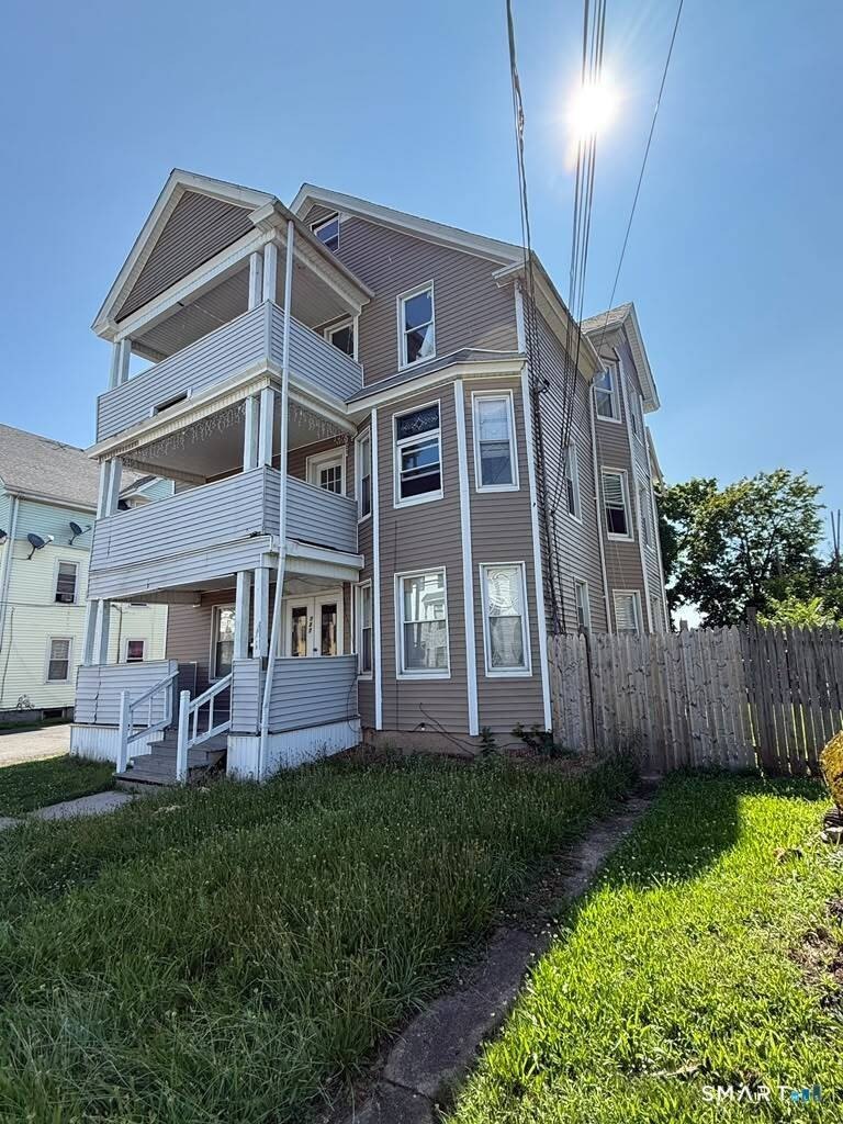 727 East St – photo 1