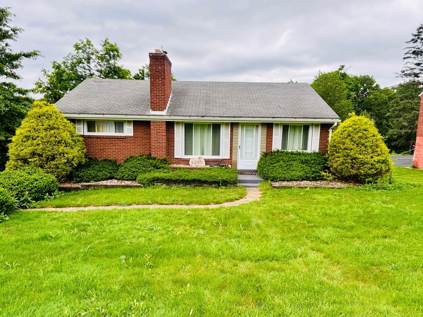 1295 Morrow Rd – photo 1