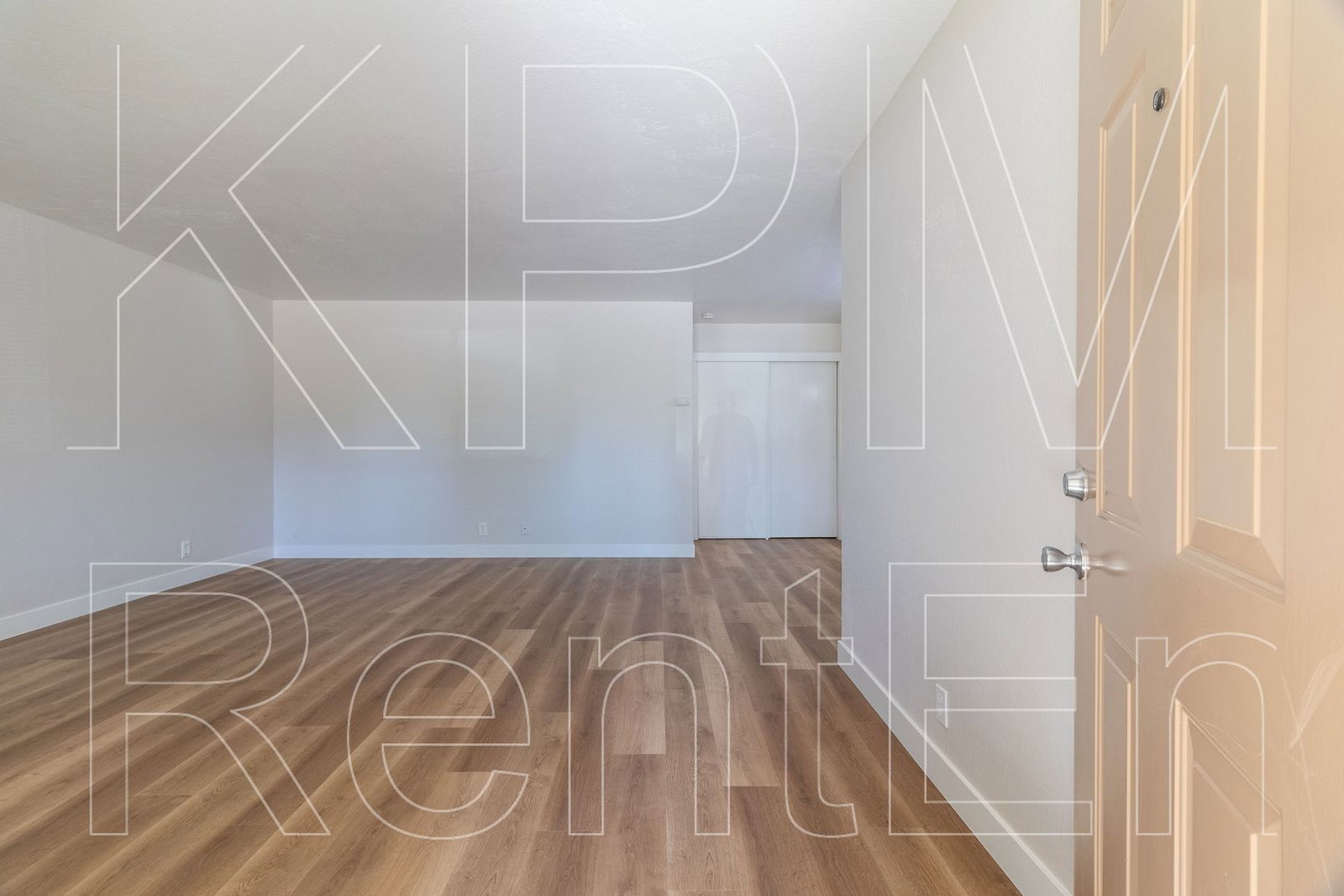 443 E Robinhood Dr – photo 2